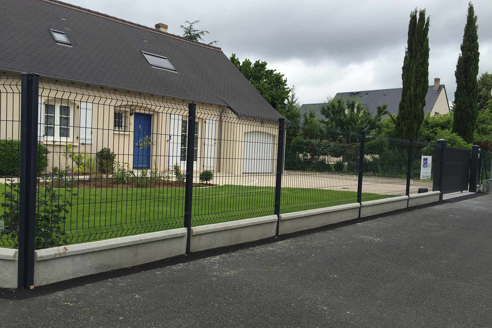 Serrault Jardins vous propose une large gamme de clôture en aluminium.