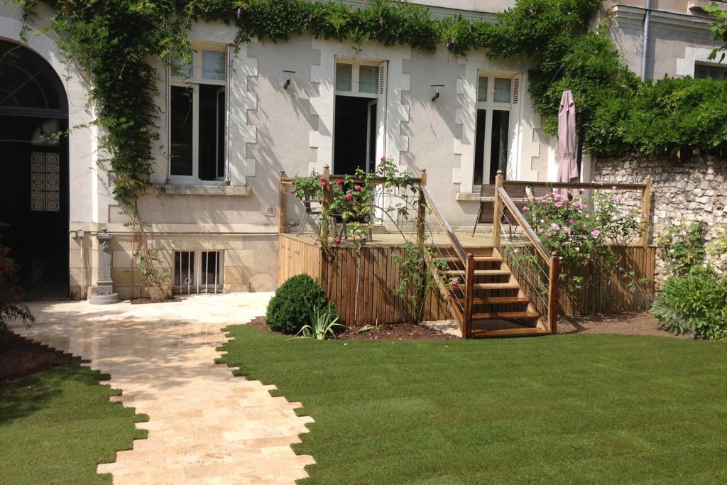 Serrault Jardins, entreprise du paysage propose ses services pour votre jardin.