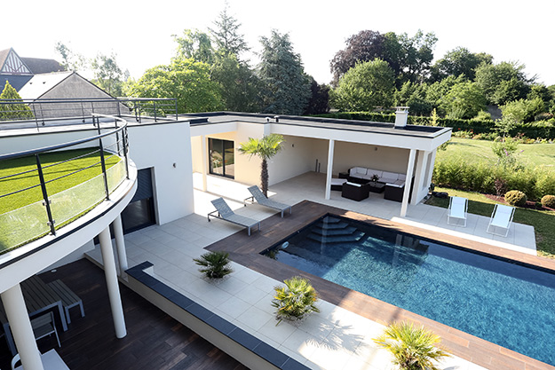 Serrault Jardins crée des terrasses et abord de piscine en Indre et Loire à La Ville aux Dames.