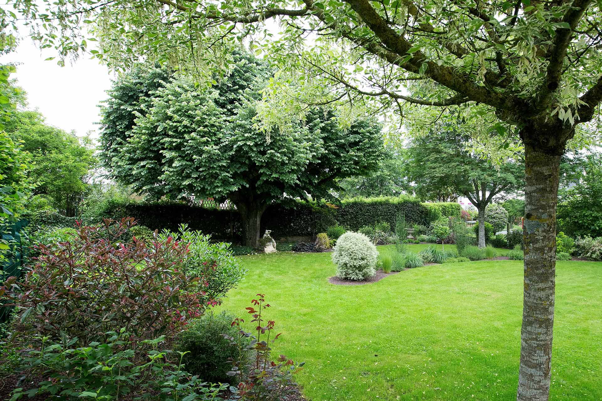 Paysagiste à la Ville aux Dames, Serrault Jardins vous propose des aménagements paysagers.